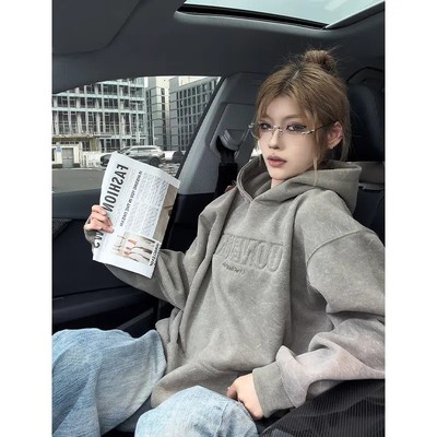 茶绿色字母刺绣连帽卫衣男秋冬