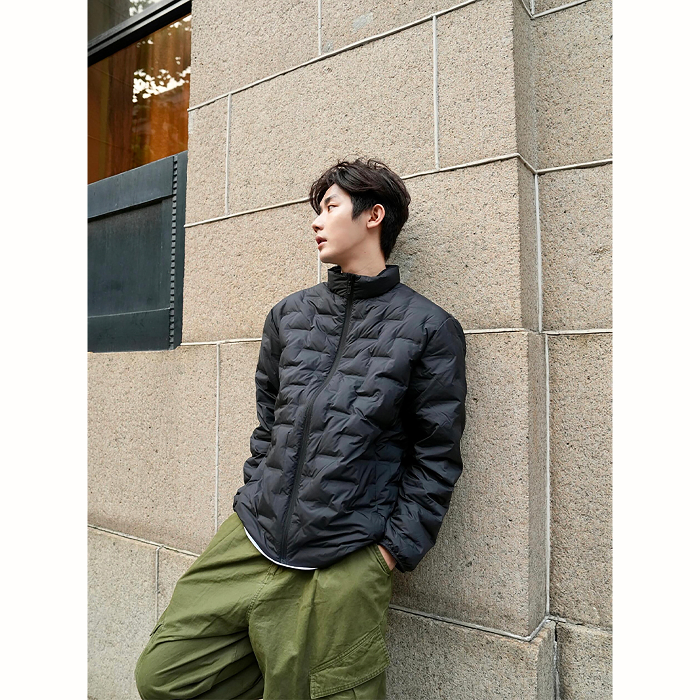 黑色轻薄立领白鸭绒外套男女冬季