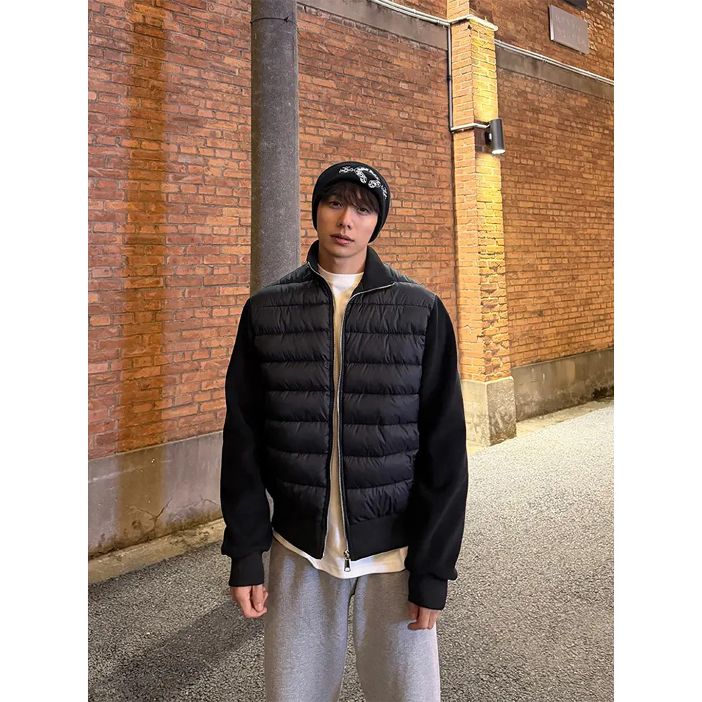 黑色摇粒绒拼接排骨羽绒棉服男