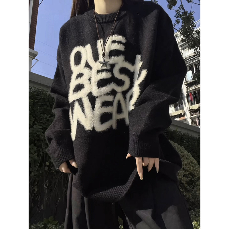 黑色字母圆领毛衣男款秋冬季