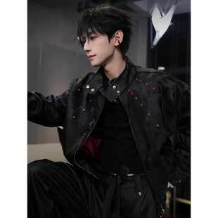 轻奢高级感蟒蛇纹理皮衣短款男模穿搭痞帅风外套宝石点缀垫肩夹克