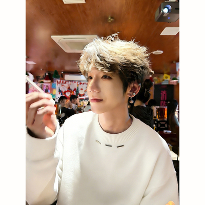 白色小众圆领毛衣男款秋冬季美式