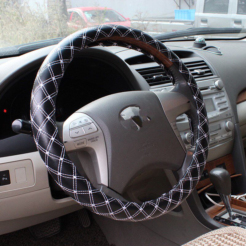 轿车小车方向盘套透气防滑四季皮革方向盘套汽车内饰把套配座套