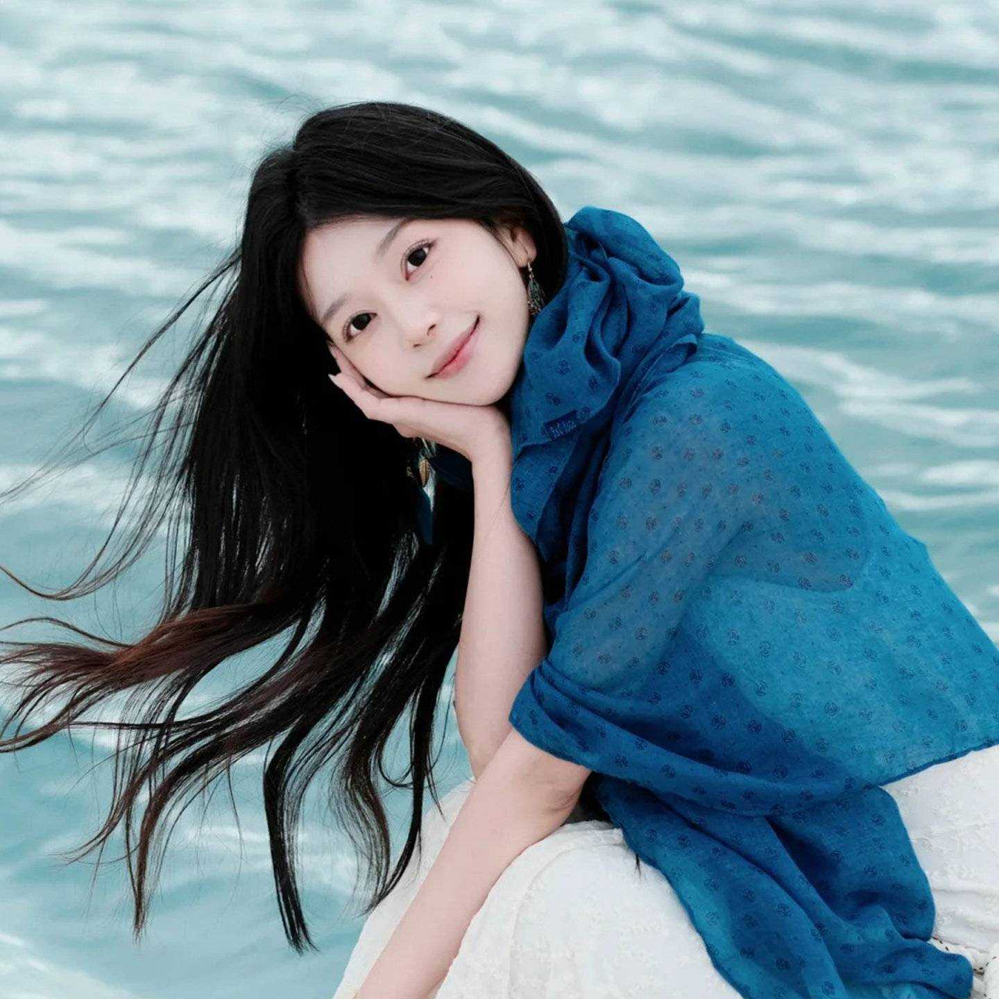 披肩外搭女2026新款蓝色丝巾夏薄款旅游拍照高级感防晒颈海边围巾