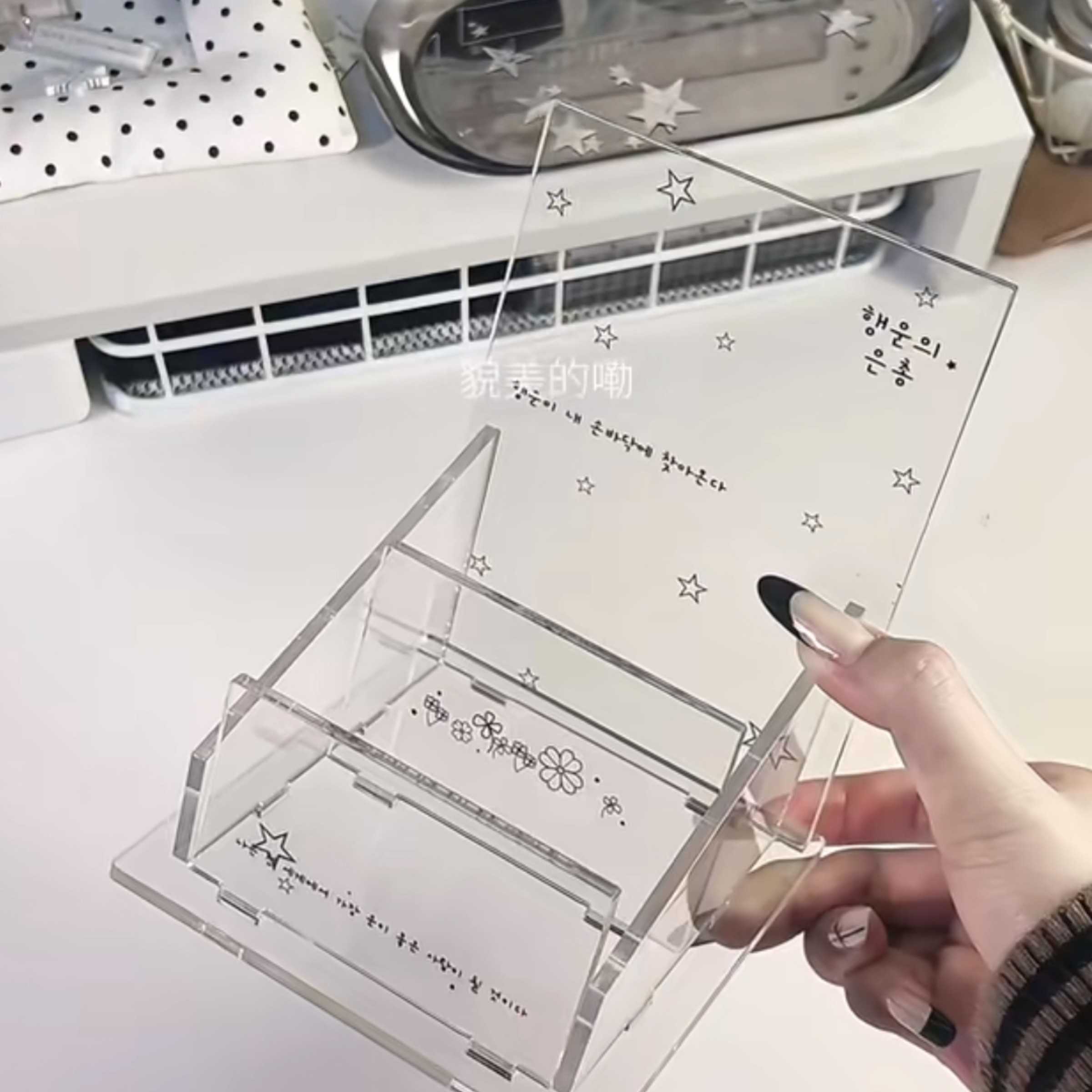 ins韩系清透四叶草亚克力收纳盒桌面化妆品分格储物盒透明大容量
