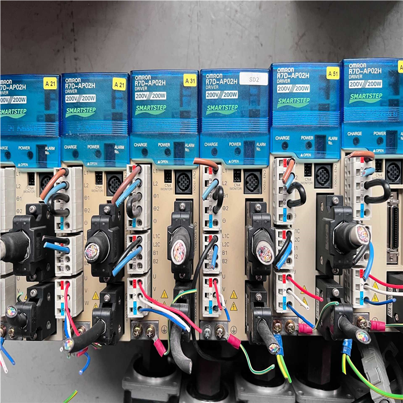 (询价)R7D-AP02H R7M-A20030-S1 伺服驱