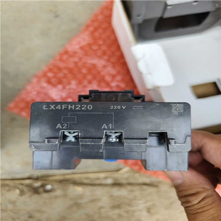 有 一起4个 询价 LX4FH220接触器线圈