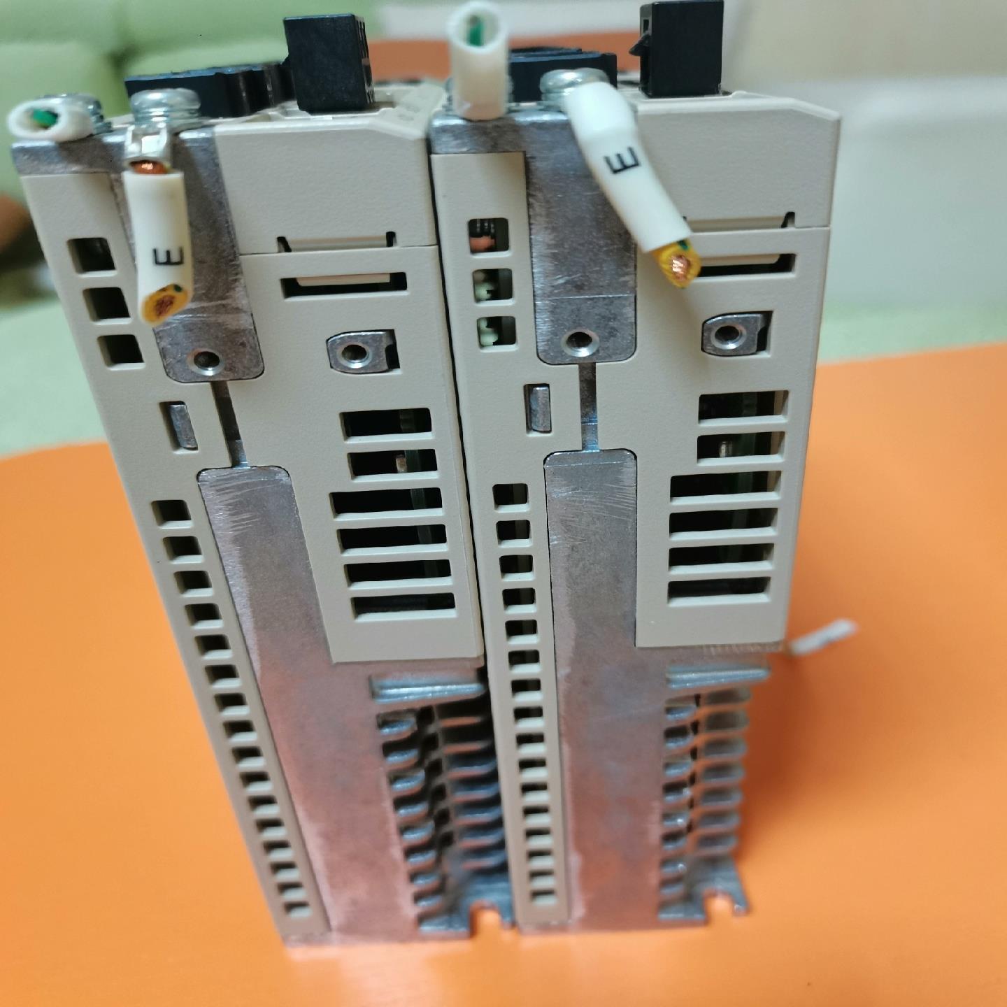 安川SGDV-2R8A01B，安川伺服400w驱动器，剩一件(崽崽配件）