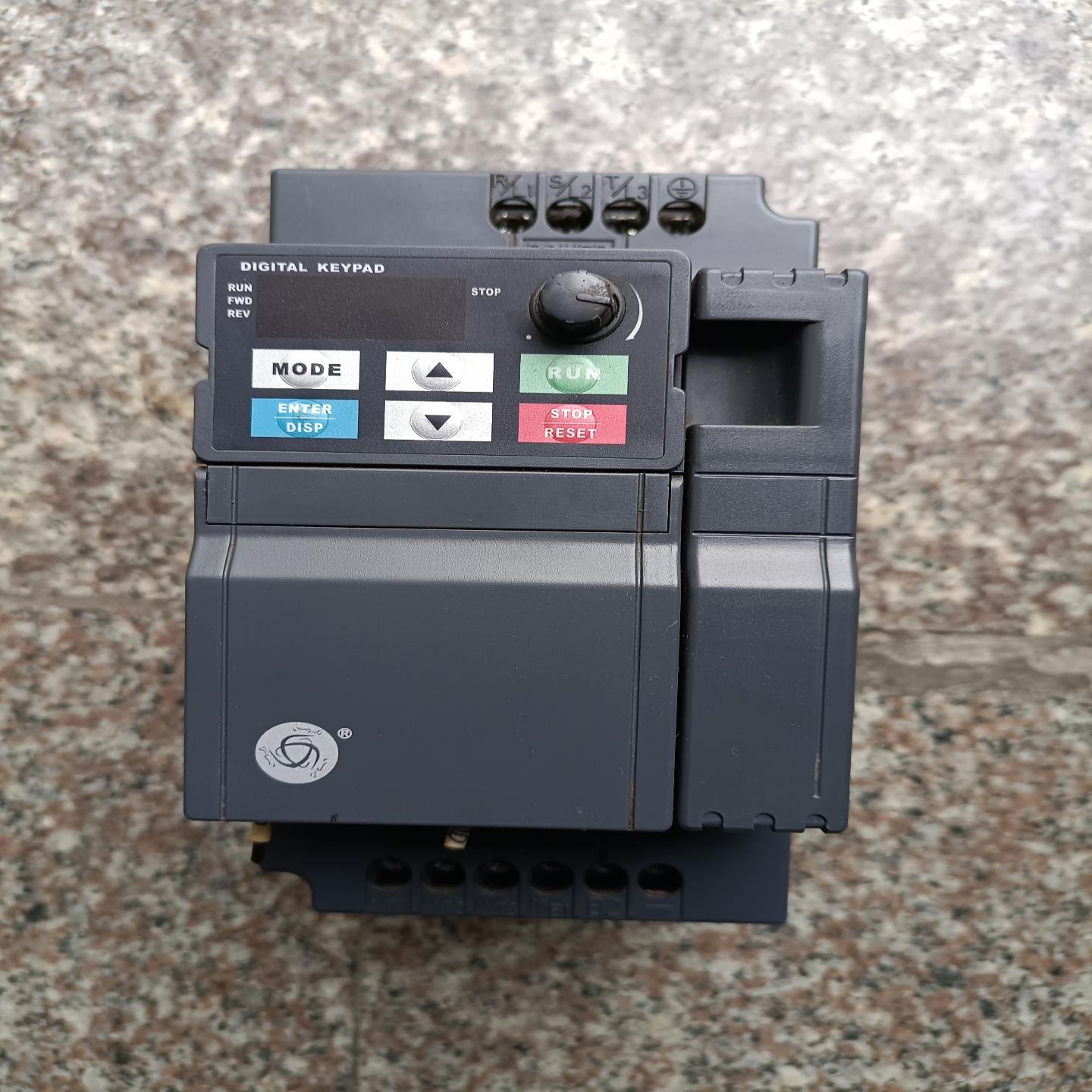 众辰H2400变频器3.7KW H2400S03D7K功能包~议价