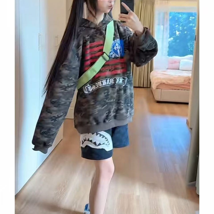 美式复古梵文印花迷彩连帽卫衣