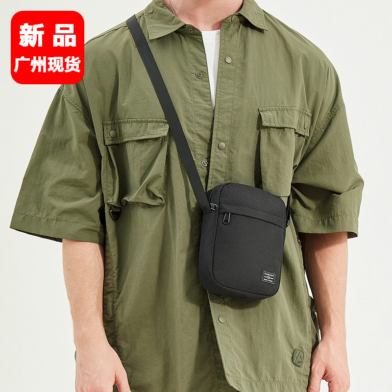 迷你潮牌小型斜挎包男士男单肩包斜款休闲轻便手机包学生时尚挎包
