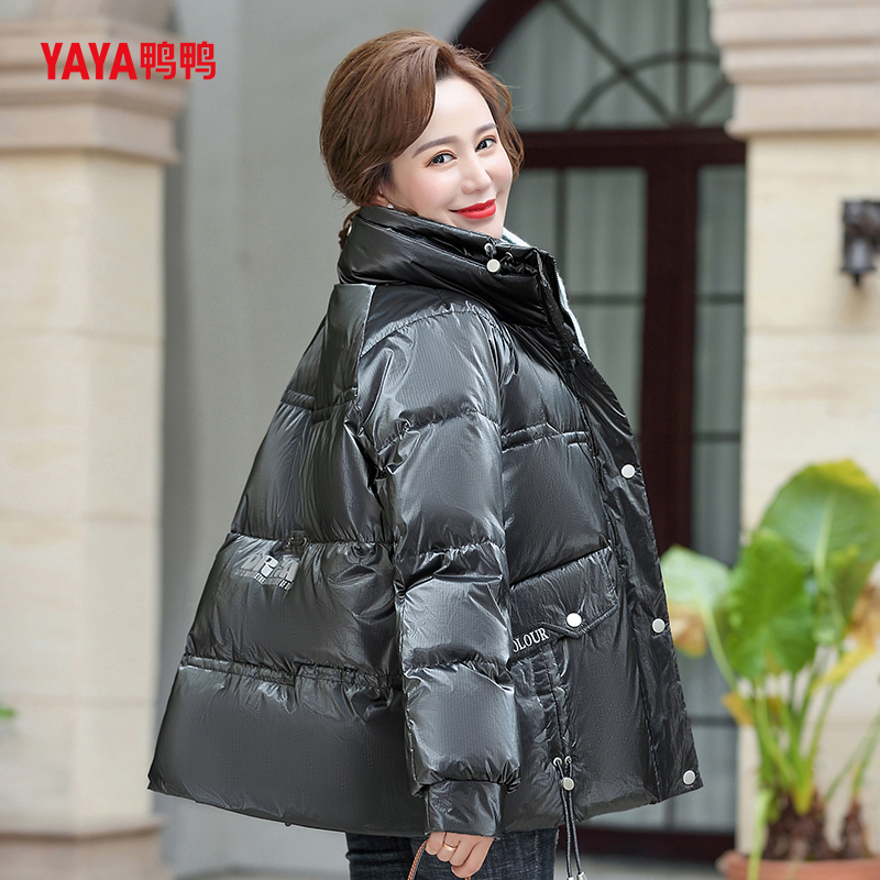 YAYA鸭鸭中年妈妈羽绒服2025新时尚休闲保暖中老年女短款大码外套