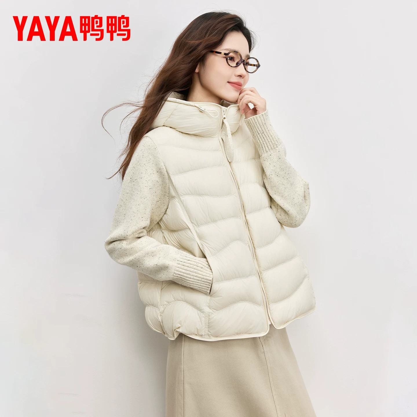 【90+系列】YAYA鸭鸭26年轻薄短款羽绒服女连帽拼接气质保暖外套