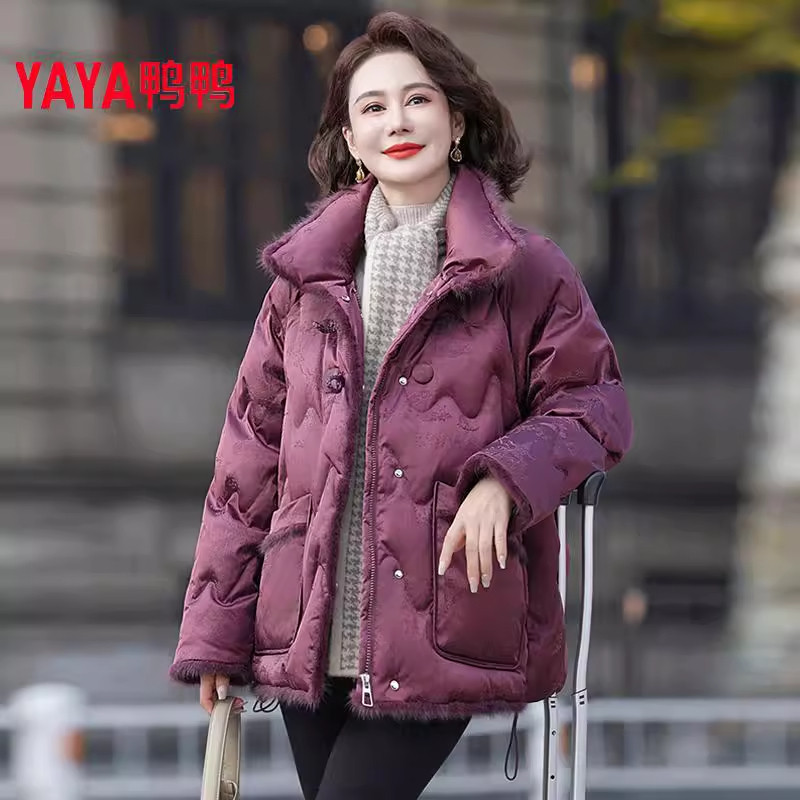 YAYA鸭鸭妈妈冬装立领羽绒服40岁50中年女款中老年女装短款外套