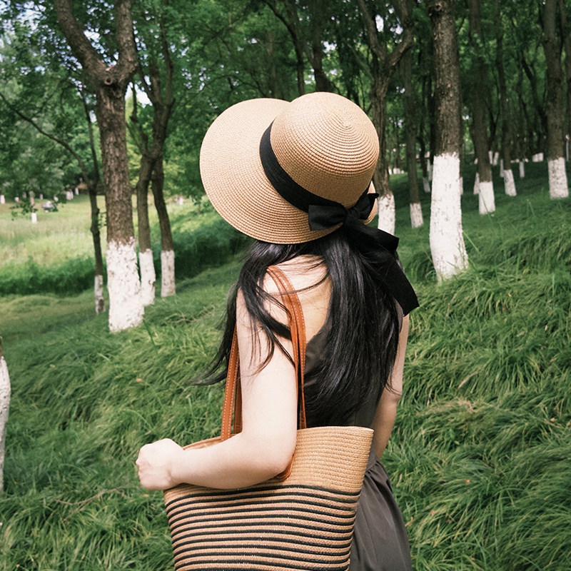 新款时尚草帽女夏季大檐防晒遮阳帽蝴蝶结沙滩度假可折叠草编帽子