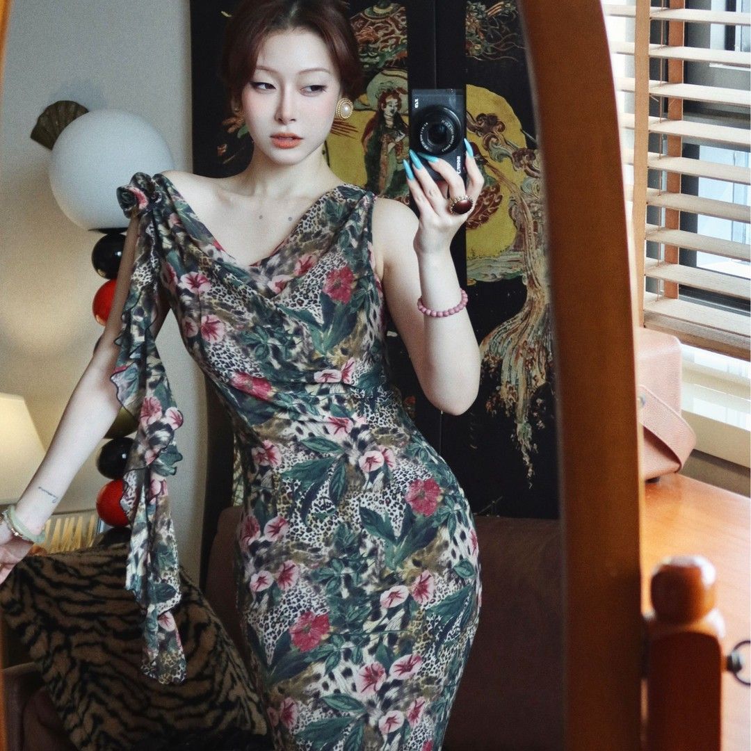 性感荡领无袖连衣裙大码