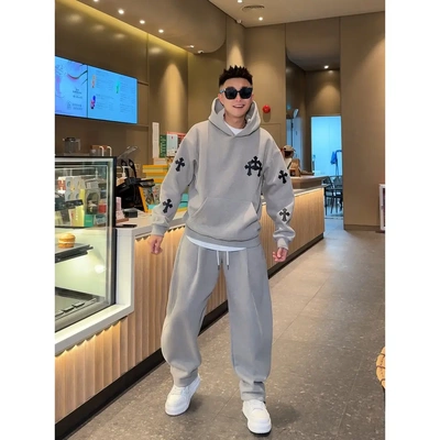 春秋高街贴皮十字花设计连帽套装