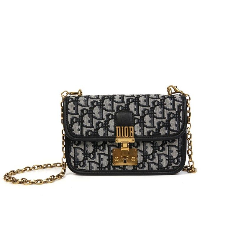 样板房衣帽间衣柜饰品p香水摆件软装饰品项链模特梳妆台摆件轻奢,家居饰品,家饰软装搭配套装,淘宝优惠券,粉丝福利购,淘宝优惠卷