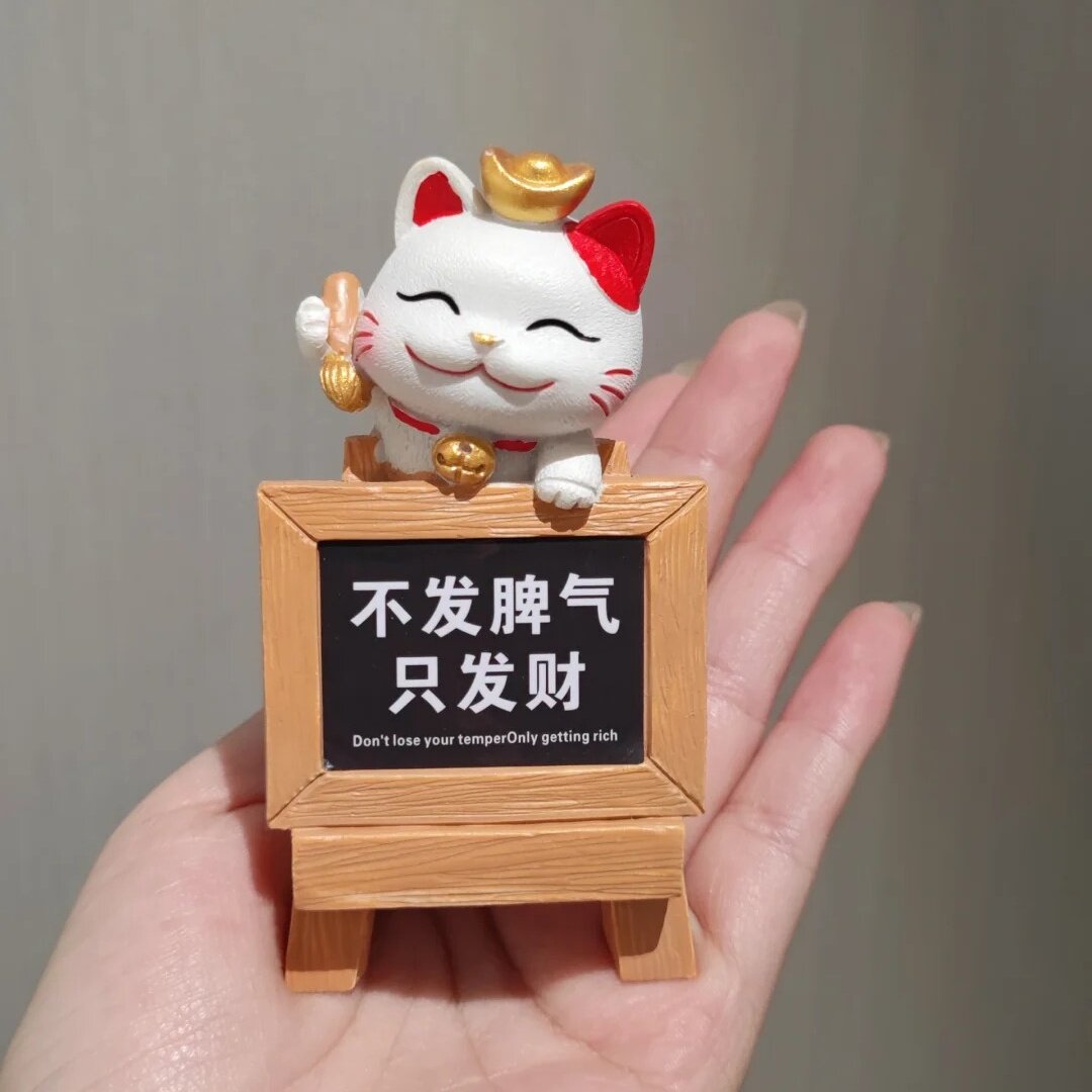 自带好运的招财猫适合摆在工位了