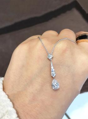 王府井官万珠宝设计师