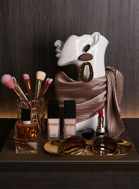 初舍印象 样板房衣帽r间梳妆台桌面软装化妆品丝巾耳环摆件组合