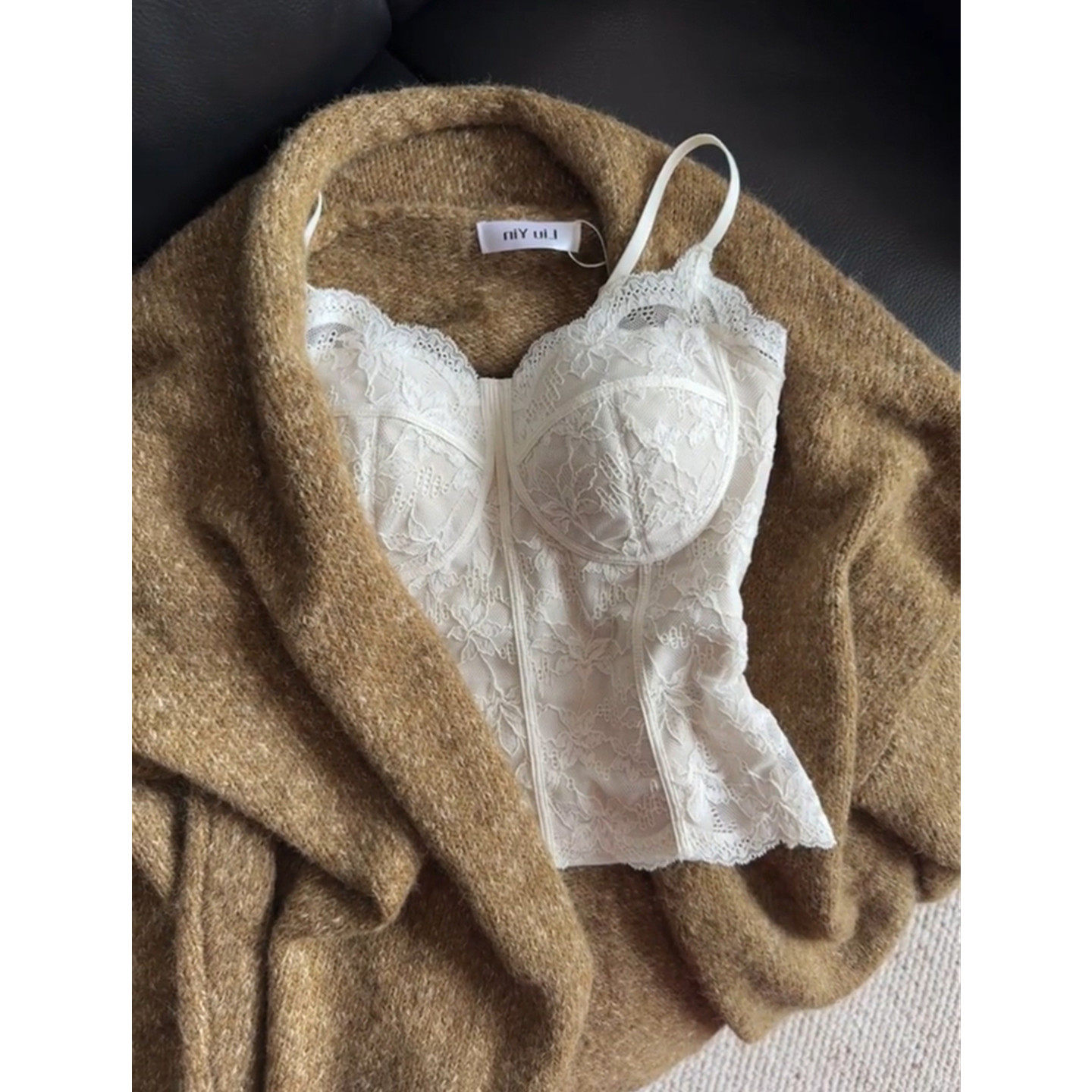 纯欲风蕾丝磨毛保暖带胸垫吊带背心女可外穿修身显瘦内搭打底上衣