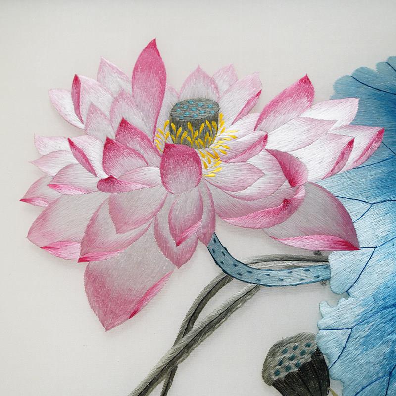 苏绣中7970蓝色成品挂画刺客厅沙发背景实木苏州约绣客厅新式荷花