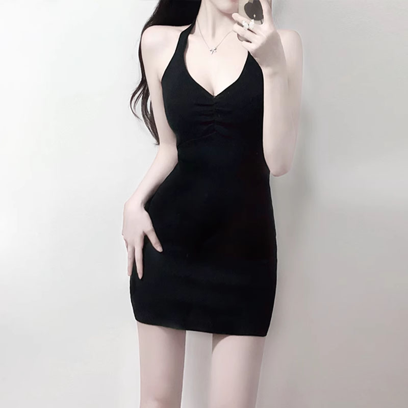 速发绝美挂脖包臀裙性感色妹连紧裙夏高级感黑辣衣身短款v领吊带