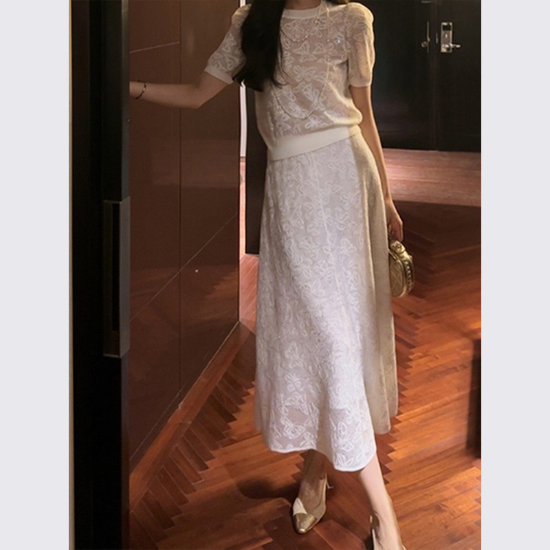 今年流行的漂亮冷淡风高级感重工白色连衣裙子套装2024新款女夏季