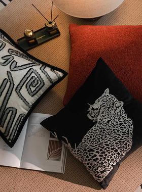 LING现代轻奢客厅沙发抱枕绒布绣花金钱豹黑色靠垫样板房床头靠枕