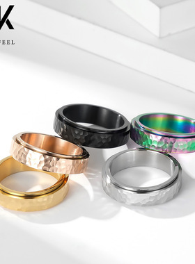 千风新款月坑钛钢旋转戒指手工捶