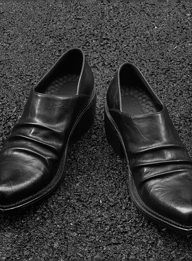 黑色复古巫师鞋男女同款翘头厚底小皮鞋套脚踩跟尖头褶皱软皮增高