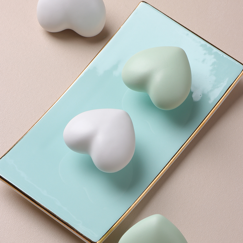 衣柜侧面挂衣钩免打孔无痕粘贴装饰收纳挂架简约陶U瓷单个衣帽挂