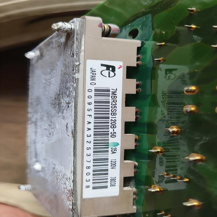 安川变频器VS-606V7  CIMR-V7AT45P5(崽崽配件）