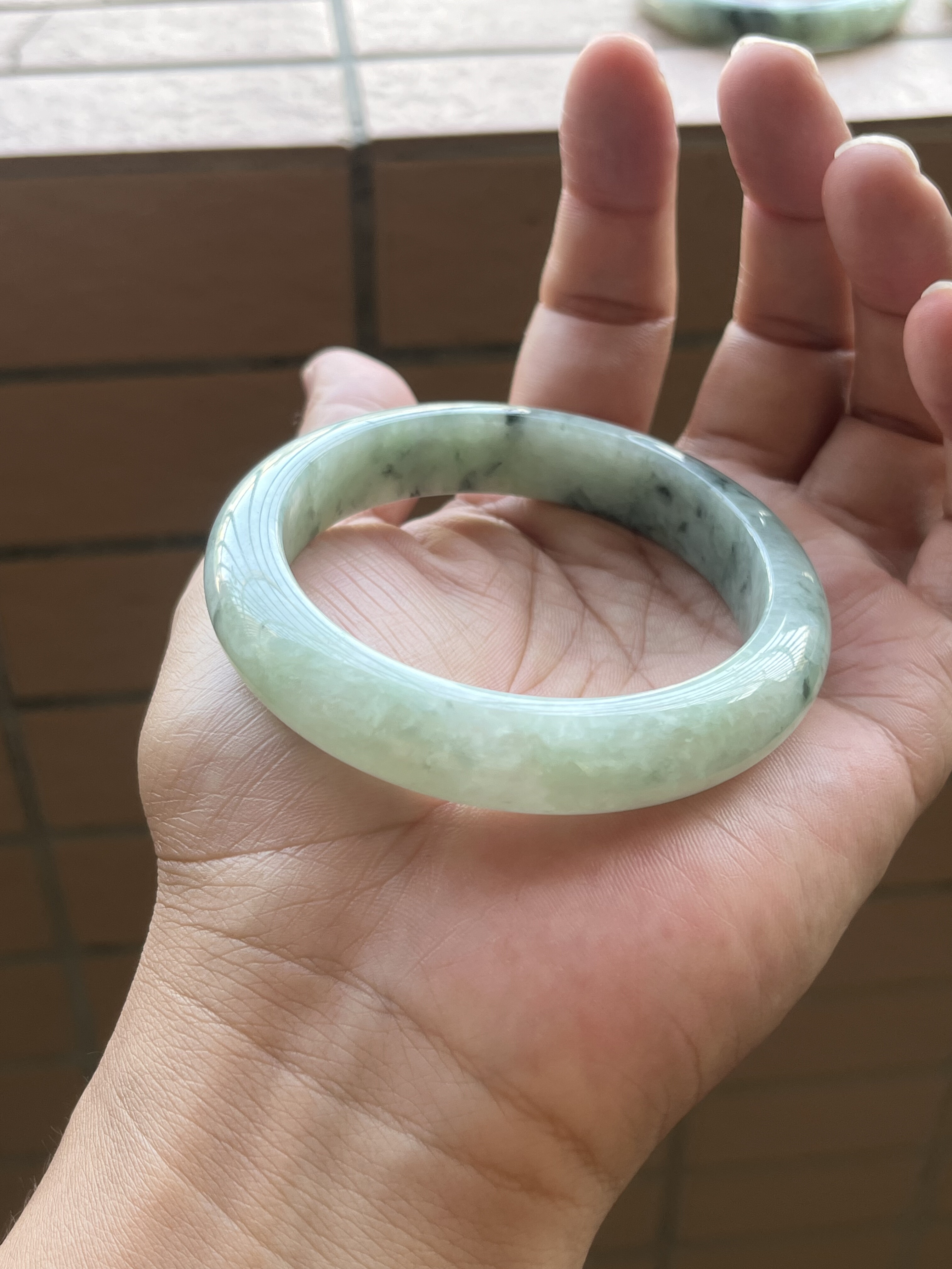 07260446天然A货翡翠57-13-9泥鳅背手镯冰润绿底飘花无纹裂