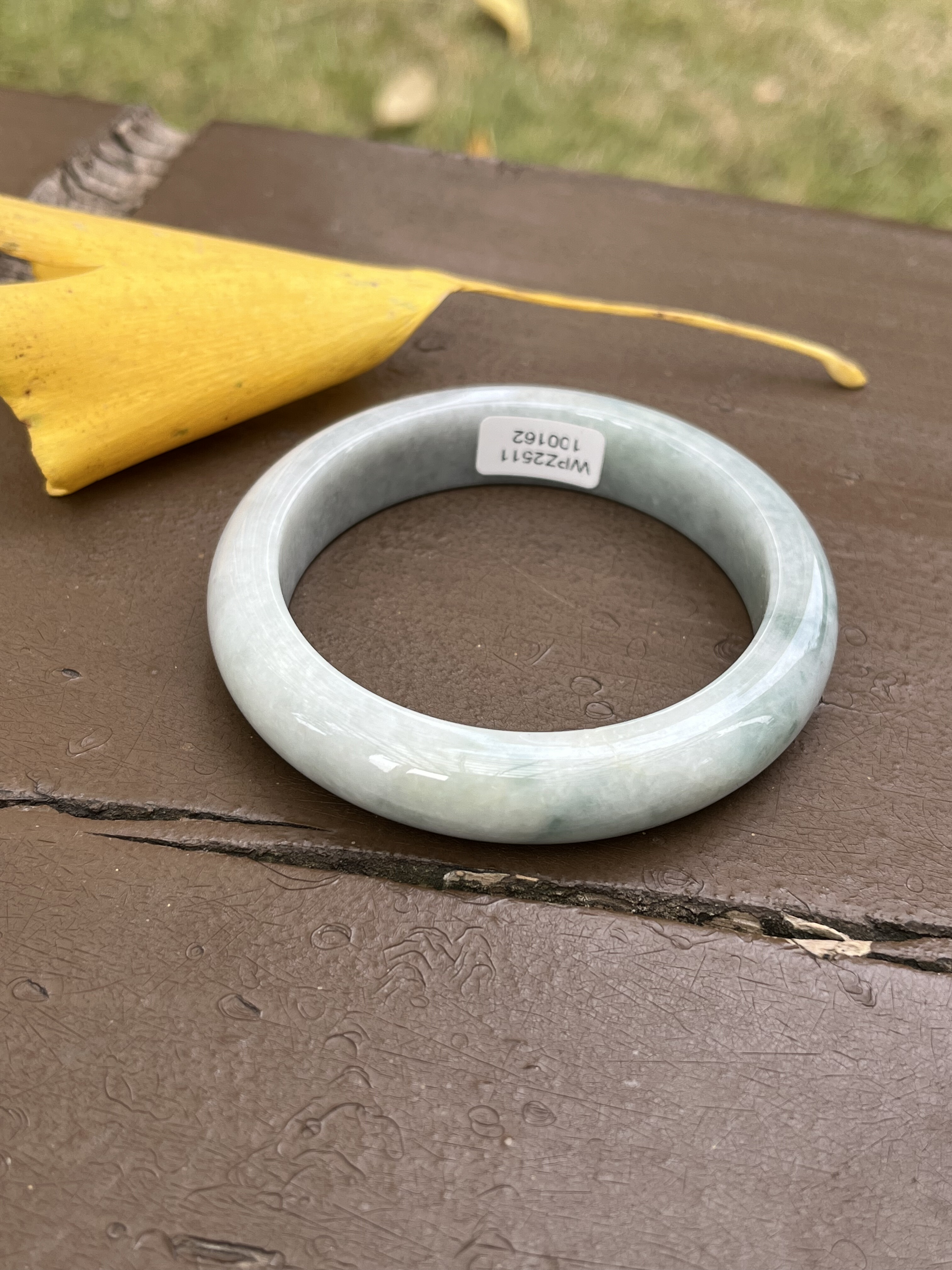 1110-0162天然A货翡翠55-12.3-8.5绿地干净飘花轻微纹