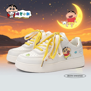 蜡笔小新鞋子男小白鞋百搭涂鸦面包板鞋春夏皮面情侣空军休闲鞋男