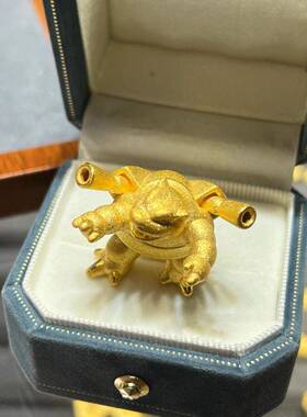 2024新款小精灵神奇宝贝摆件黄金色轻奢个性设计感高级感精致摆件