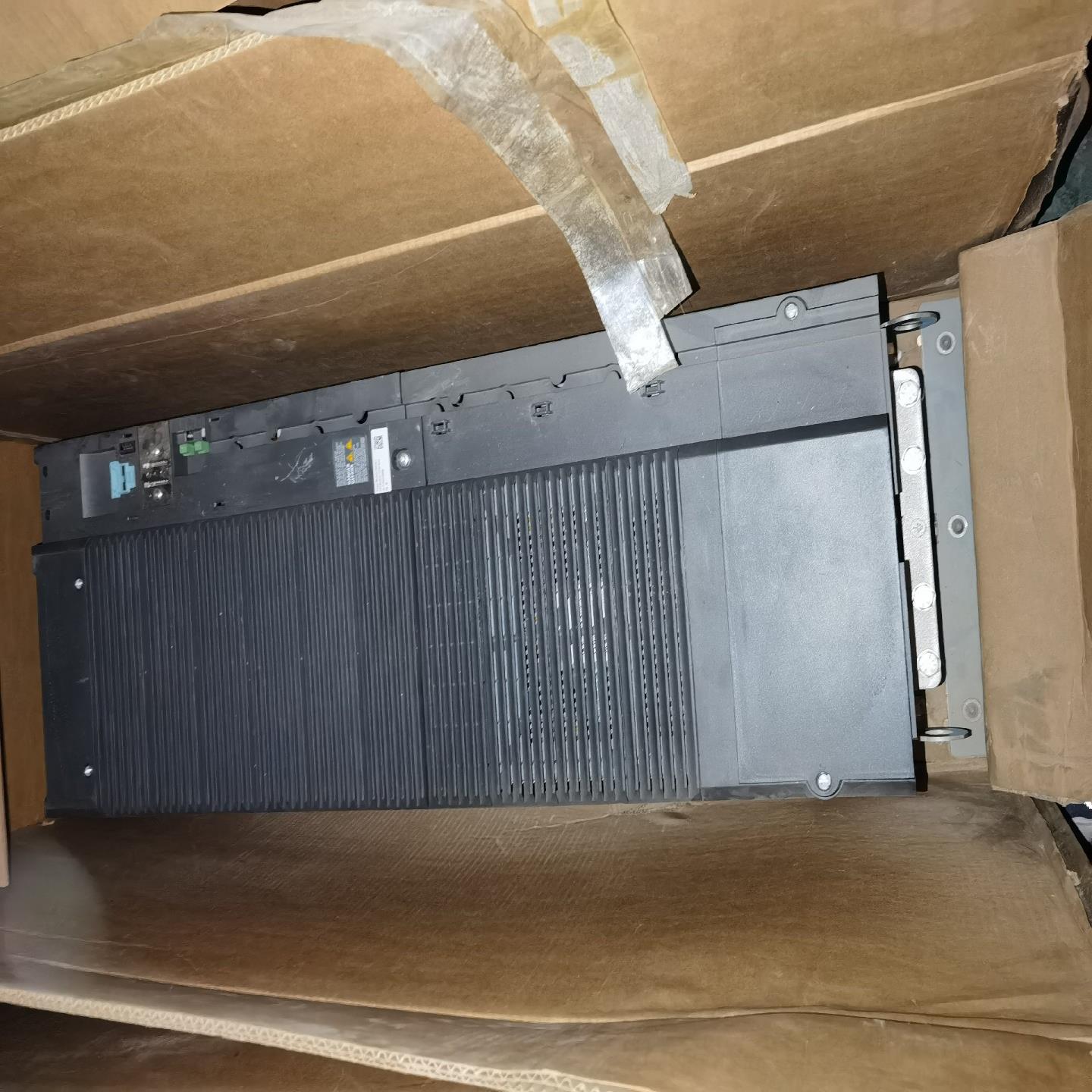 6SL3210-1PE33-0CL0全新的，外包装上面的标签