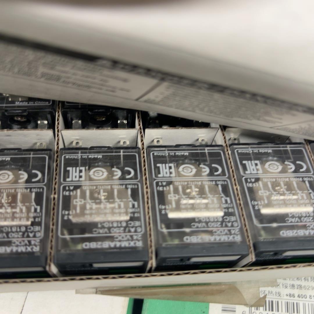 议~中间继电器RXM4AB2BD，24VDC，6A，14脚