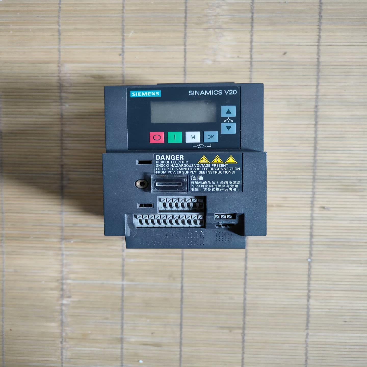 (背呗机械)变频器V20单相输入11kw提供技术支持