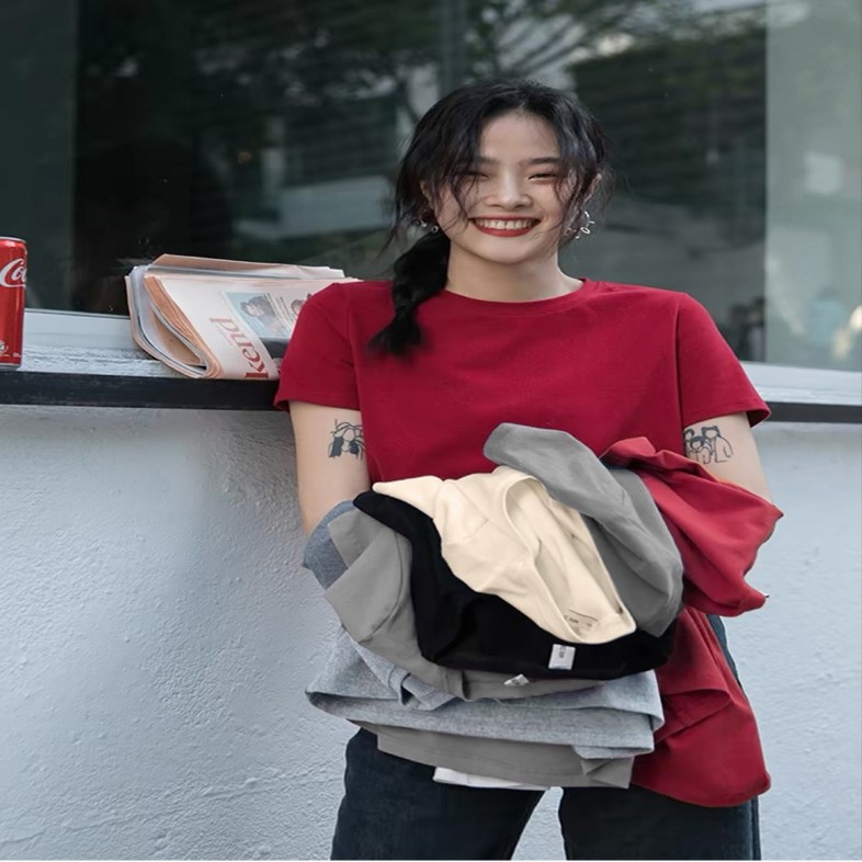 韓衣七2024款顯瘦美式復(fù)古正肩圓領(lǐng)純色小飛袖休閑短袖t恤百搭