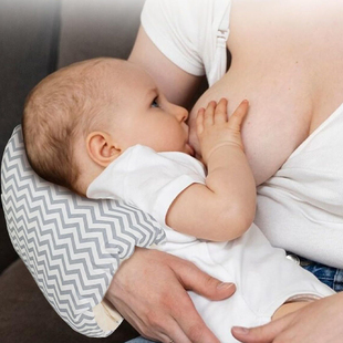 婴儿哺乳枕宝妈抱娃喂奶手臂垫子宝宝哄睡神器套胳膊防酸疼透气棉