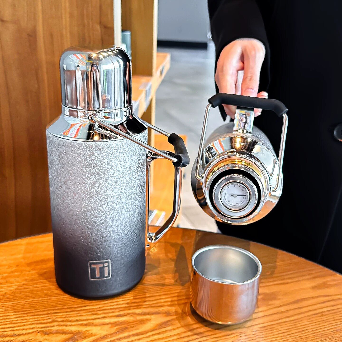 机械显温覆钛保温壶2025新款茶水分离高颜值家用水杯子高档焖茶壶