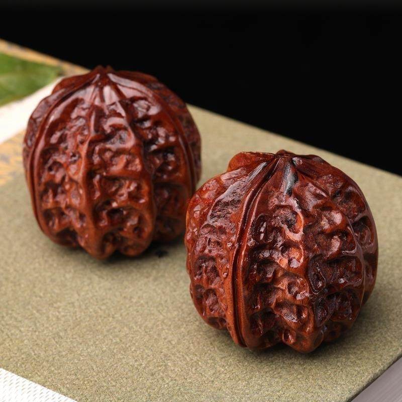 老挝木雕核桃手把件手球狮子头把玩檀木三菱核桃送礼古玩新款