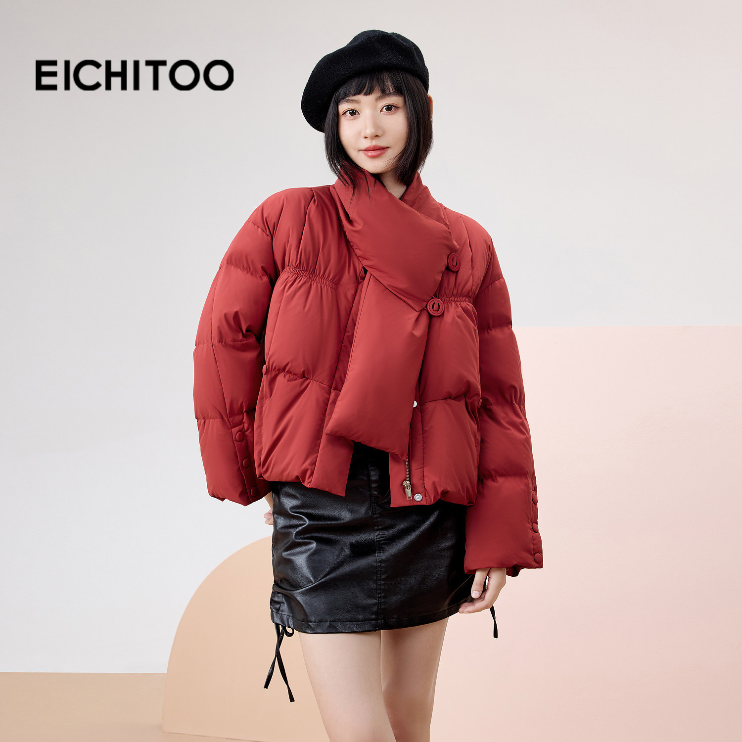 爱居兔氛围感羽绒服女2025年冬季新款红色显白时尚短款面包服
