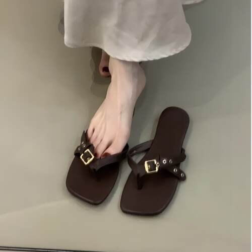 品牌超火复古皮带扣人字拖外穿平底夹趾凉拖鞋女休闲海边沙滩拖鞋