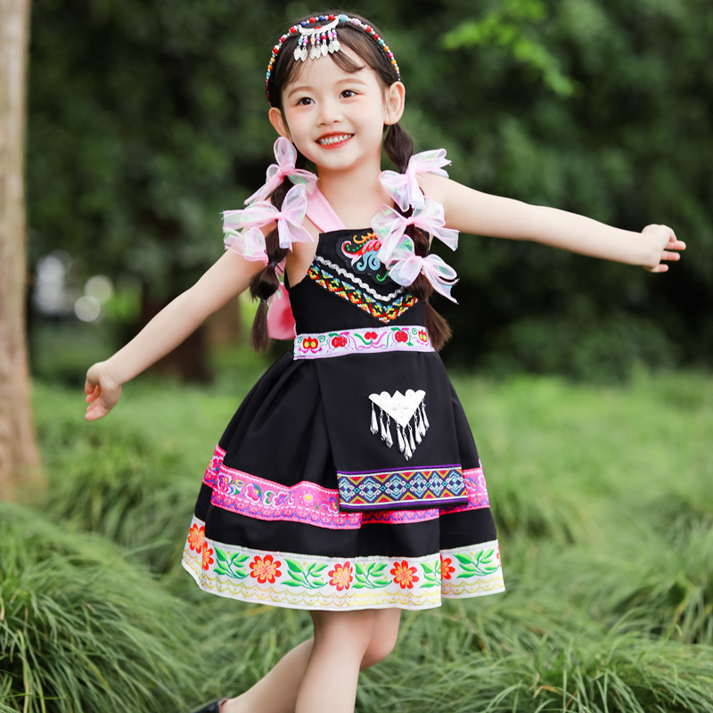 新品儿童苗族演出服表演服少数民族哈尼服装云南西双版纳旅拍写真