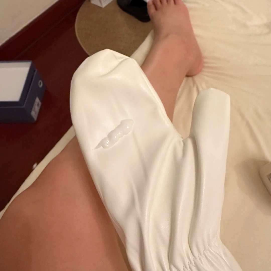 皮革涂抹身体乳手套均匀不沾手