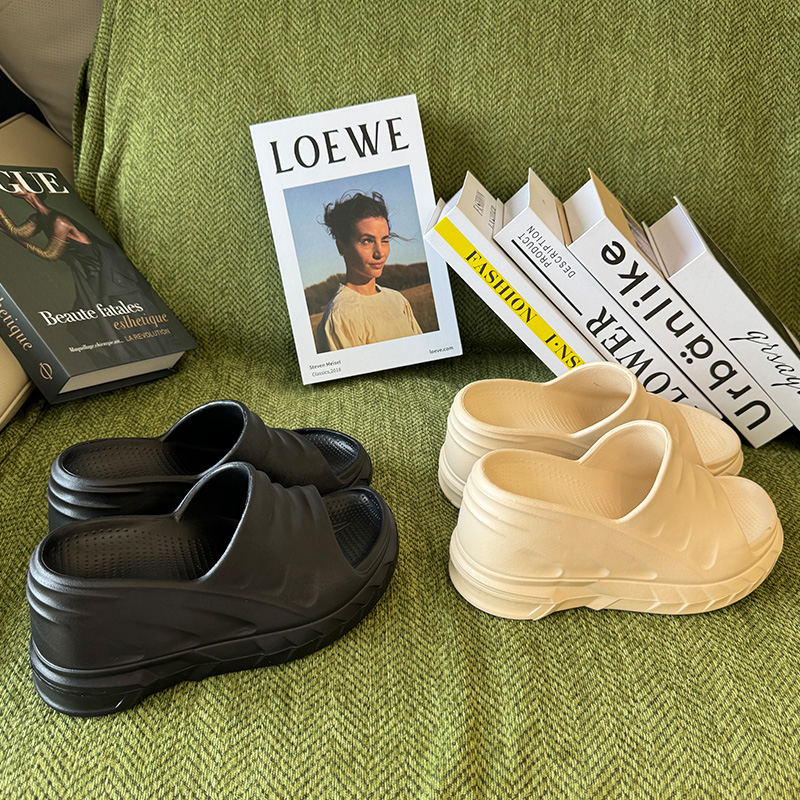 宏踏增高外穿厚底坡跟一字拖鞋女